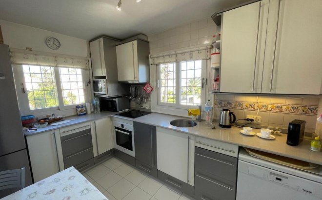 Resale - Villa -
Villamartin - Costa Blanca