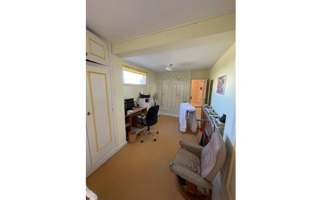 Resale - Villa -
Villamartin - Costa Blanca