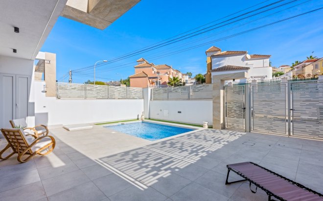 Resale - Villa -
Orihuela Costa - Costa Blanca