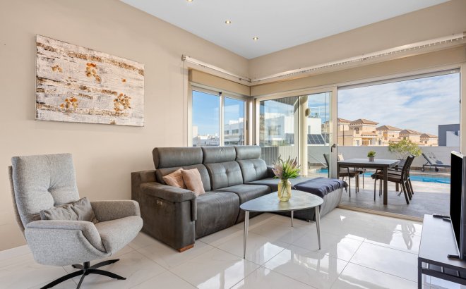 Resale - Villa -
Villamartin - Costa Blanca