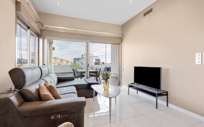 Resale - Villa -
Villamartin - Costa Blanca