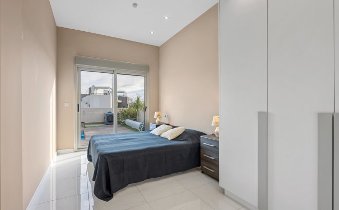 Resale - Villa -
Villamartin - Costa Blanca