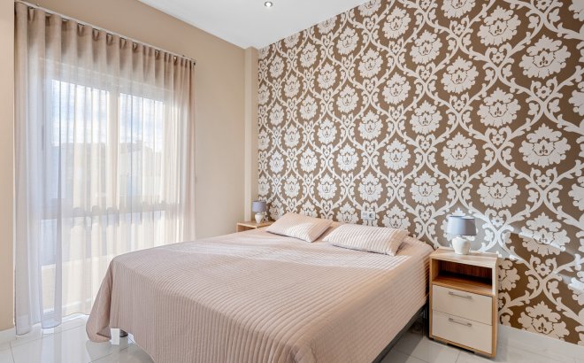 Resale - Villa -
Villamartin - Costa Blanca