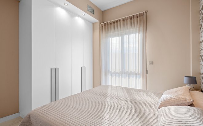 Resale - Villa -
Villamartin - Costa Blanca