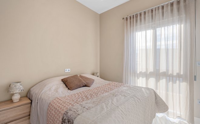 Resale - Villa -
Villamartin - Costa Blanca