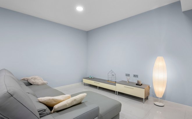 Resale - Villa -
Villamartin - Costa Blanca