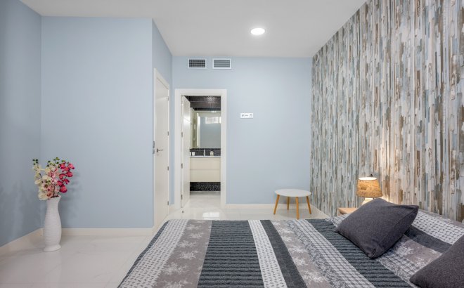 Resale - Villa -
Villamartin - Costa Blanca