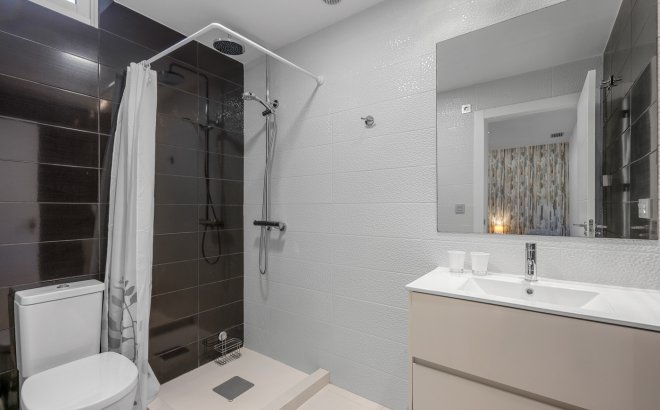 Resale - Villa -
Villamartin - Costa Blanca