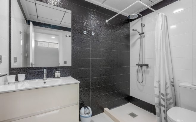 Resale - Villa -
Villamartin - Costa Blanca