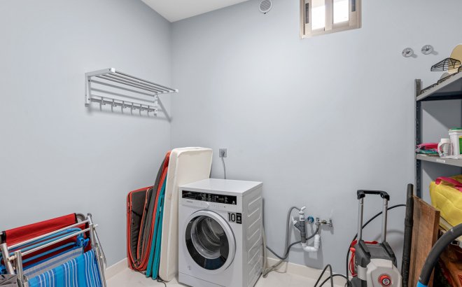 Resale - Villa -
Villamartin - Costa Blanca