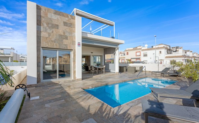 Resale - Villa -
Villamartin - Costa Blanca