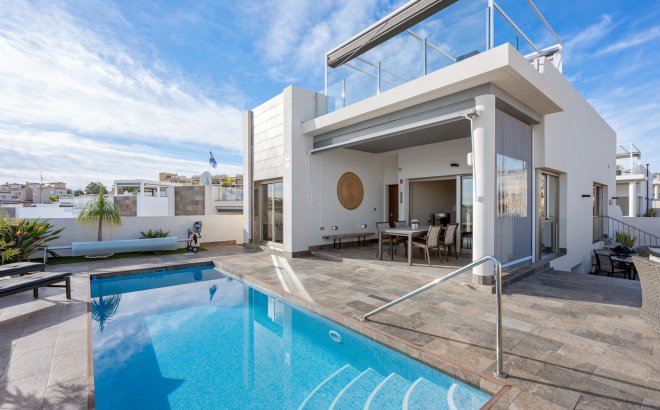 Resale - Villa -
Villamartin - Costa Blanca