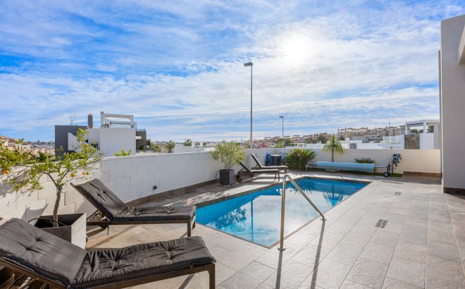 Resale - Villa -
Villamartin - Costa Blanca