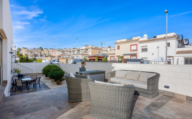 Resale - Villa -
Villamartin - Costa Blanca