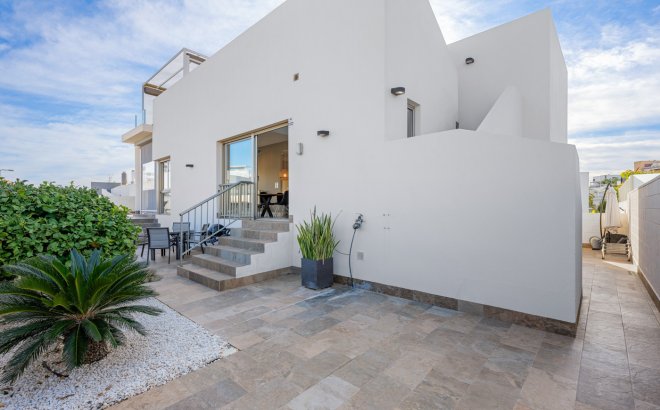 Resale - Villa -
Villamartin - Costa Blanca