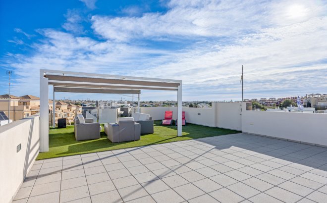 Resale - Villa -
Villamartin - Costa Blanca