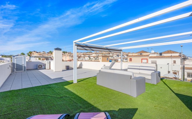 Resale - Villa -
Villamartin - Costa Blanca