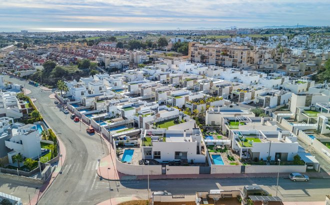 Resale - Villa -
Villamartin - Costa Blanca