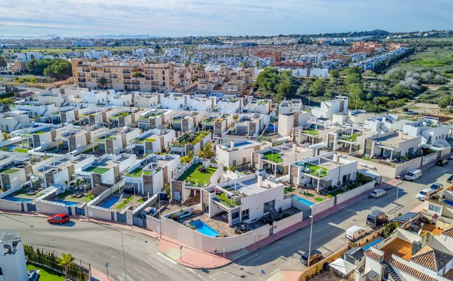 Resale - Villa -
Villamartin - Costa Blanca