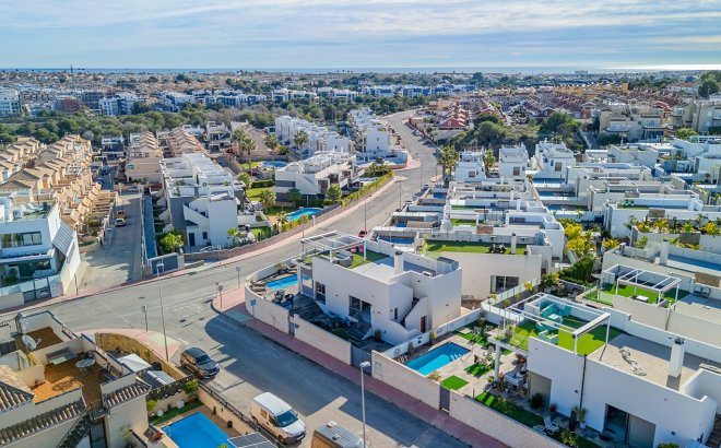 Resale - Villa -
Villamartin - Costa Blanca