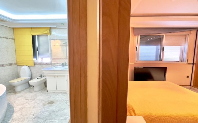 Resale - Penthouse -
Torrevieja - Centro