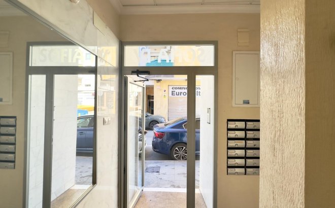 Revente - Appartement -
Torrevieja