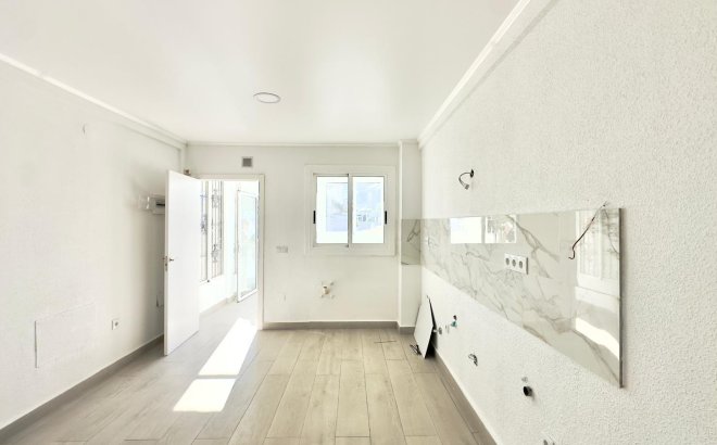 Resale - Town House -
Torrevieja - La Mata