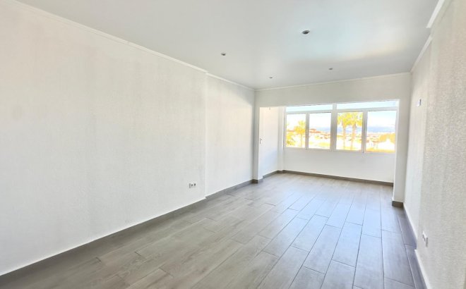 Resale - Town House -
Torrevieja - La Mata