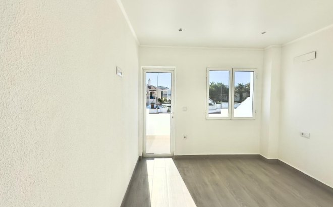 Resale - Town House -
Torrevieja - La Mata