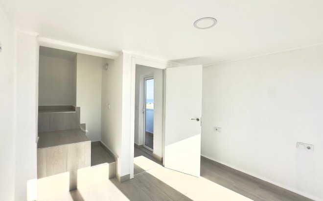 Resale - Town House -
Torrevieja - La Mata