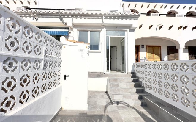 Resale - Town House -
Torrevieja - La Mata