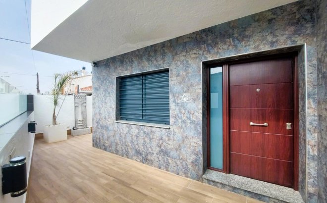 Resale - Villa -
Pilar de la Horadada - Costa Blanca