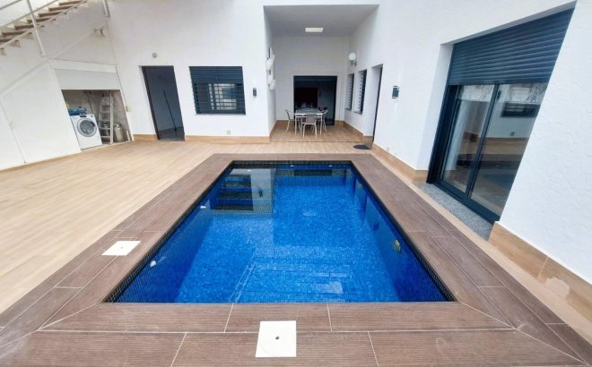 Resale - Villa -
Pilar de la Horadada - Costa Blanca