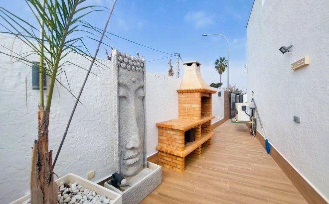 Resale - Villa -
Pilar de la Horadada - Costa Blanca