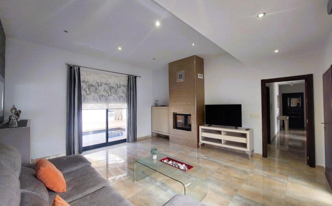 Resale - Villa -
Pilar de la Horadada - Costa Blanca