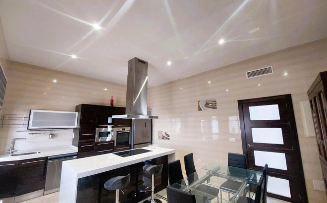 Resale - Villa -
Pilar de la Horadada - Costa Blanca