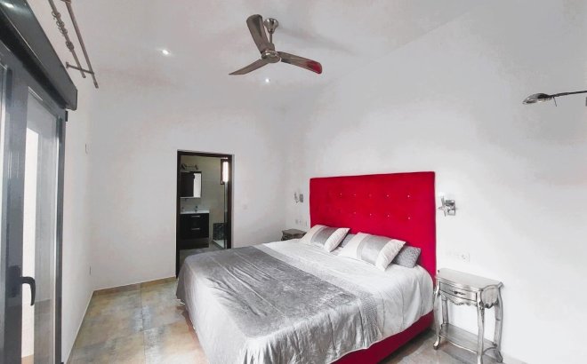 Resale - Villa -
Pilar de la Horadada - Costa Blanca