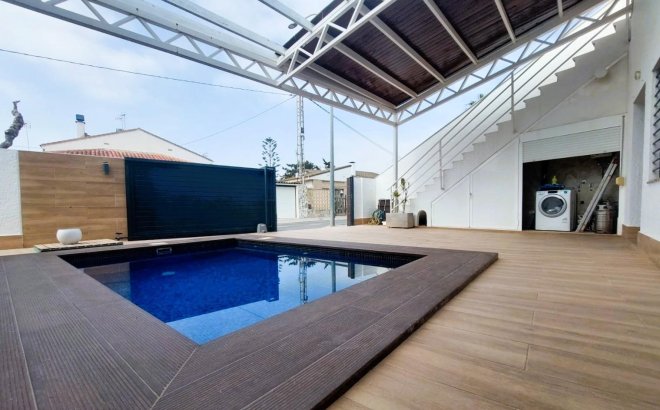 Resale - Villa -
Pilar de la Horadada - Costa Blanca