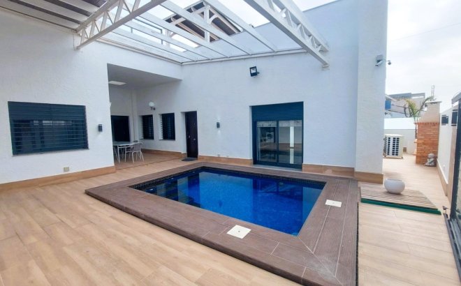 Resale - Villa -
Pilar de la Horadada - Costa Blanca