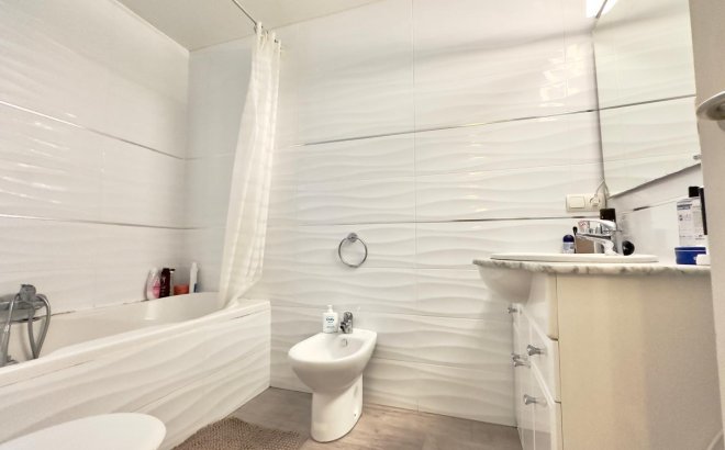 Resale - Apartment -
Torrevieja - Centro