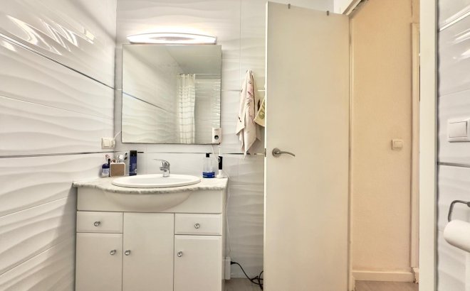 Resale - Apartment -
Torrevieja - Centro