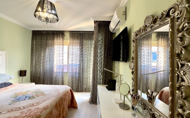 Resale - Apartment -
Torrevieja - Centro