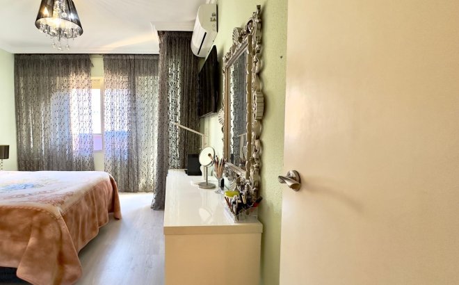 Resale - Apartment -
Torrevieja - Centro