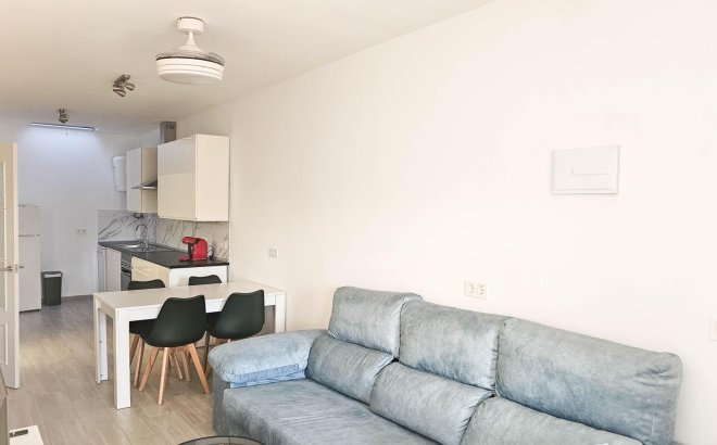 Resale - Town House -
Torrevieja - El Limonar