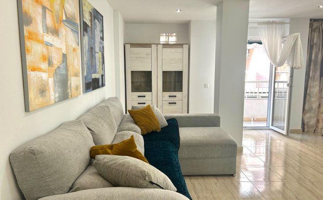 Herverkoop - Appartement -
Torrevieja - Playa del Cura