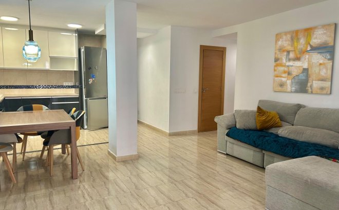 Herverkoop - Appartement -
Torrevieja - Playa del Cura
