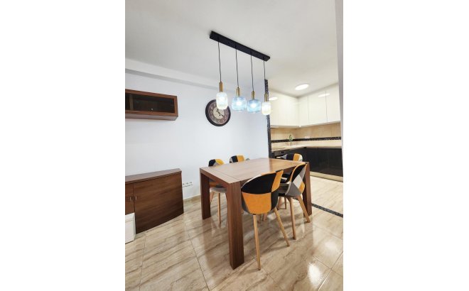 Herverkoop - Appartement -
Torrevieja - Playa del Cura