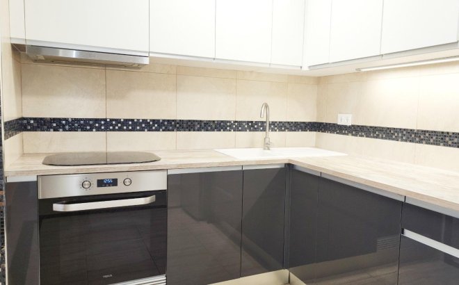 Herverkoop - Appartement -
Torrevieja - Playa del Cura