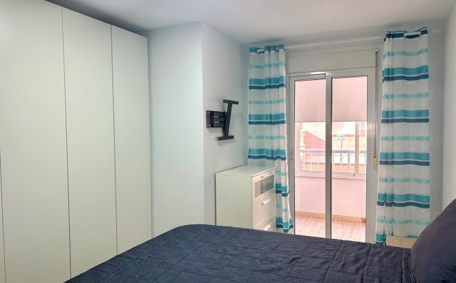Herverkoop - Appartement -
Torrevieja - Playa del Cura