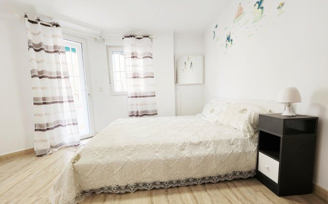 Herverkoop - Appartement -
Torrevieja - Playa del Cura